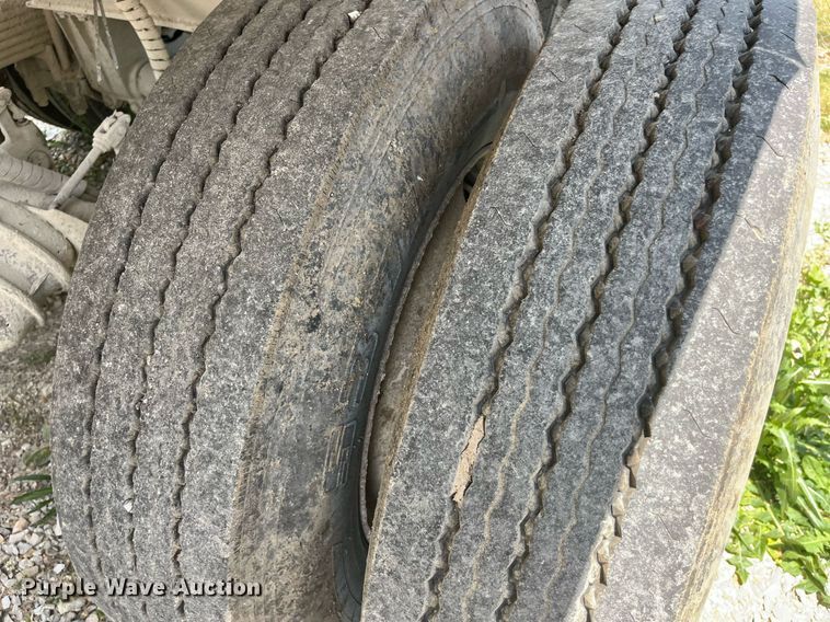 image for item LA9995 1998 Travis  end dump trailer