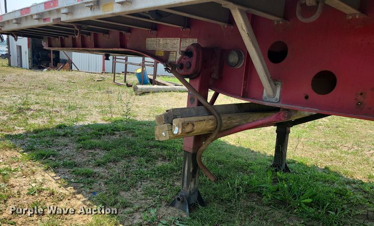image for item LE9137 2008 Transcraft  flatbed trailer