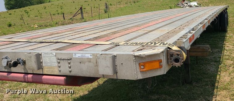 image for item LE9137 2008 Transcraft  flatbed trailer