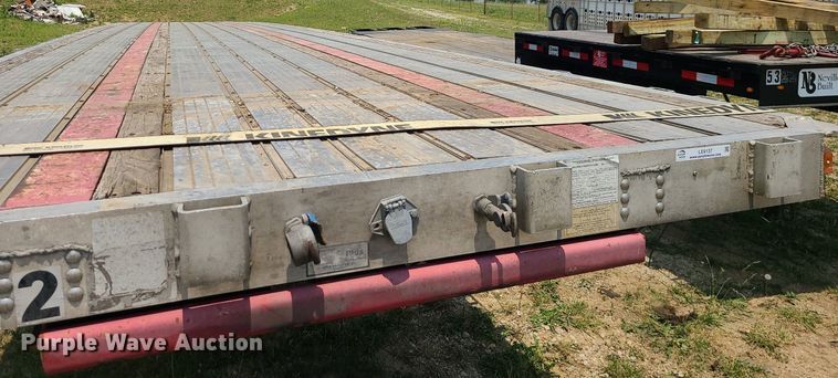 image for item LE9137 2008 Transcraft  flatbed trailer