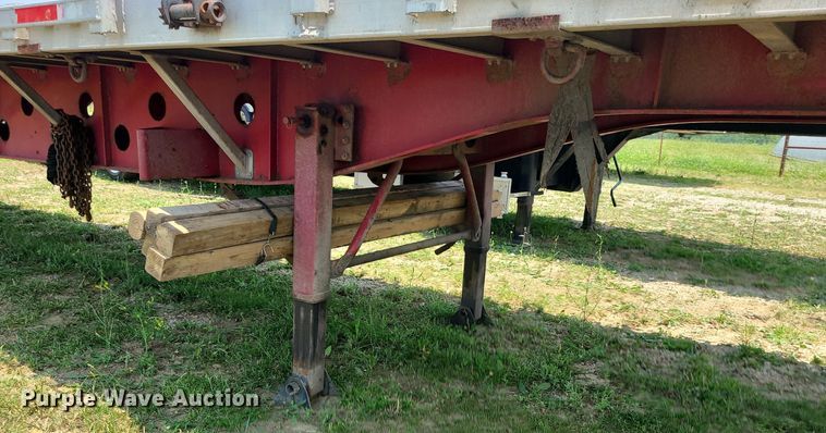 image for item LE9137 2008 Transcraft  flatbed trailer