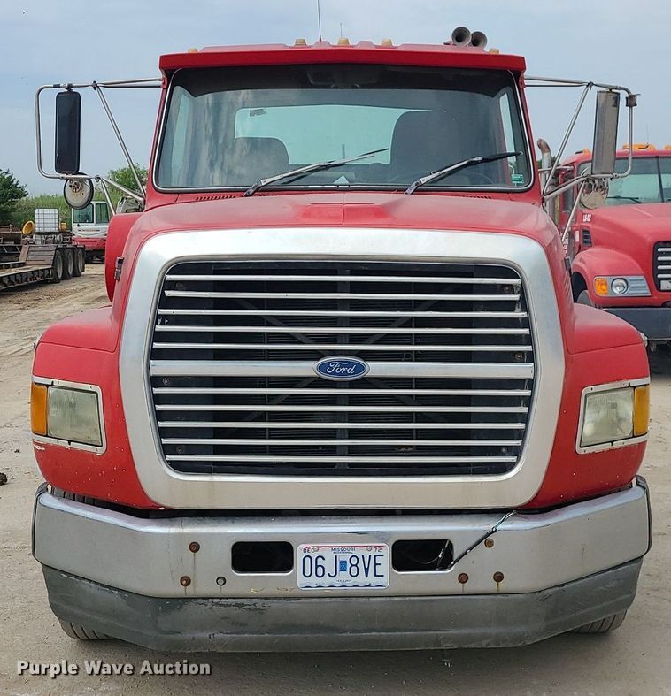image for item LE9186 1990 Ford L9000  semi truck