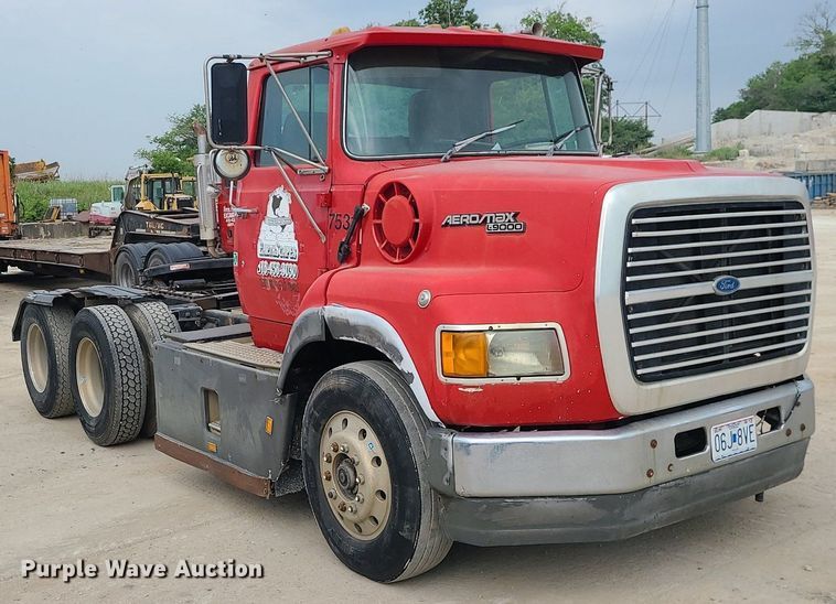 image for item LE9186 1990 Ford L9000  semi truck