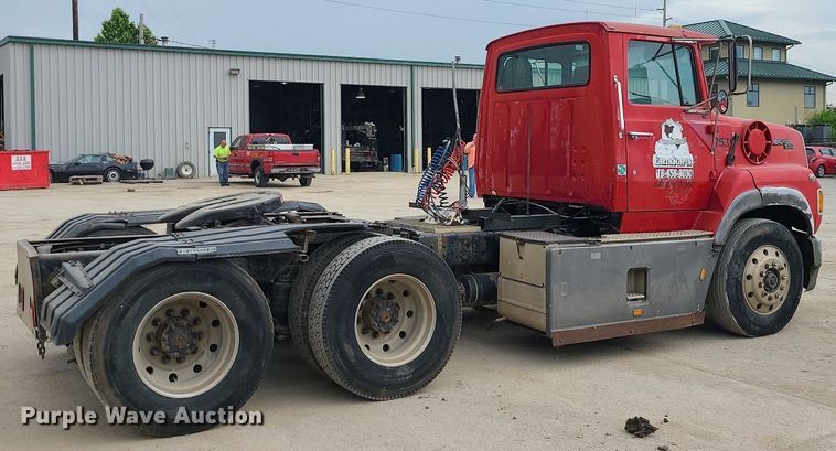 image for item LE9186 1990 Ford L9000  semi truck