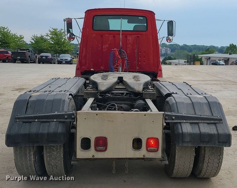 image for item LE9186 1990 Ford L9000  semi truck