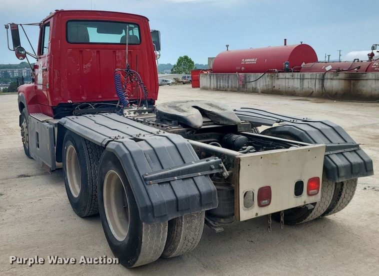 image for item LE9186 1990 Ford L9000  semi truck