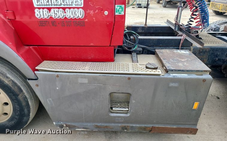 image for item LE9186 1990 Ford L9000  semi truck