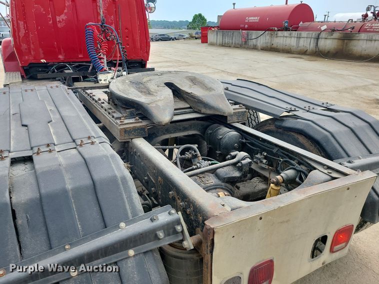 image for item LE9186 1990 Ford L9000  semi truck