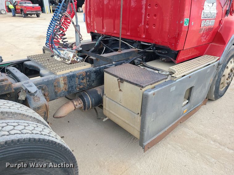 image for item LE9186 1990 Ford L9000  semi truck