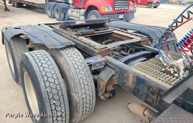 image for item LE9186 1990 Ford L9000  semi truck