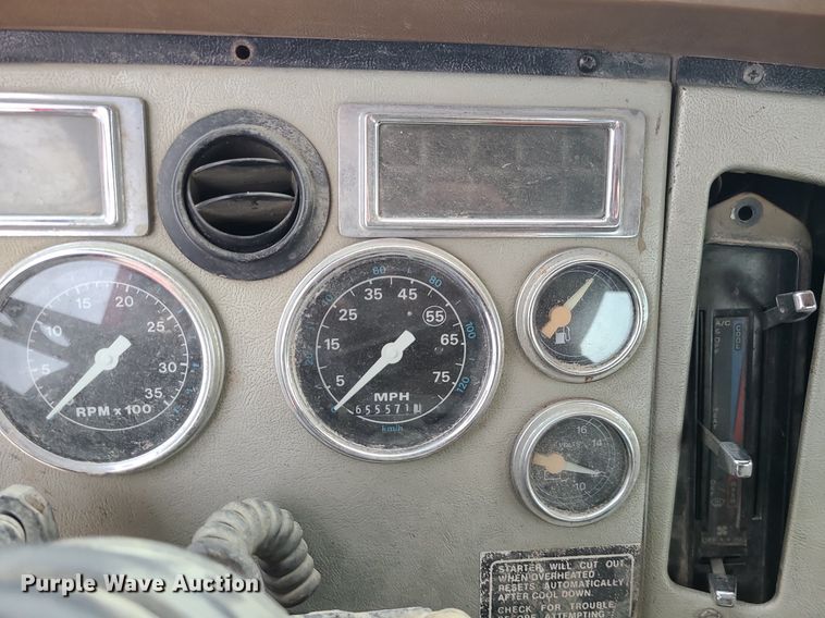 image for item LE9186 1990 Ford L9000  semi truck