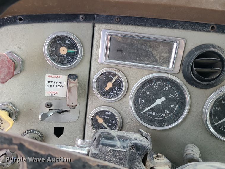 image for item LE9186 1990 Ford L9000  semi truck