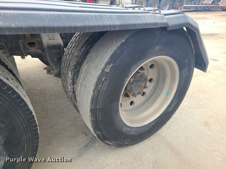 image for item LE9186 1990 Ford L9000  semi truck