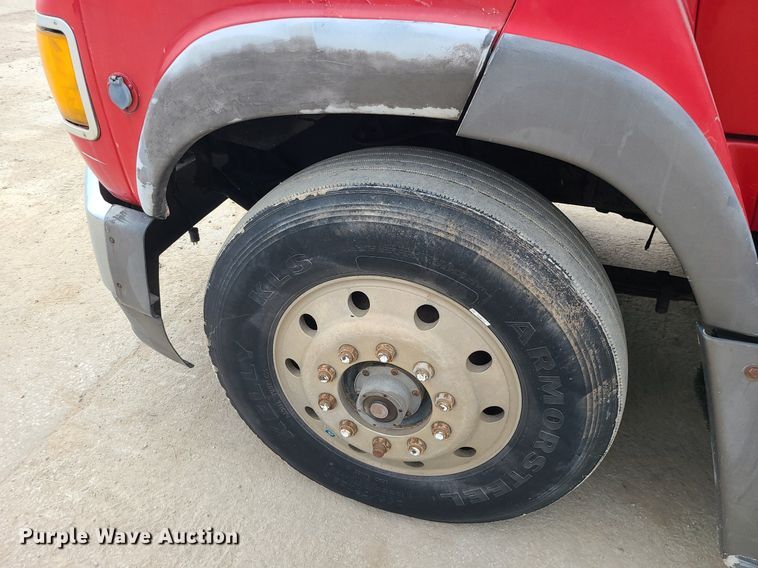 image for item LE9186 1990 Ford L9000  semi truck