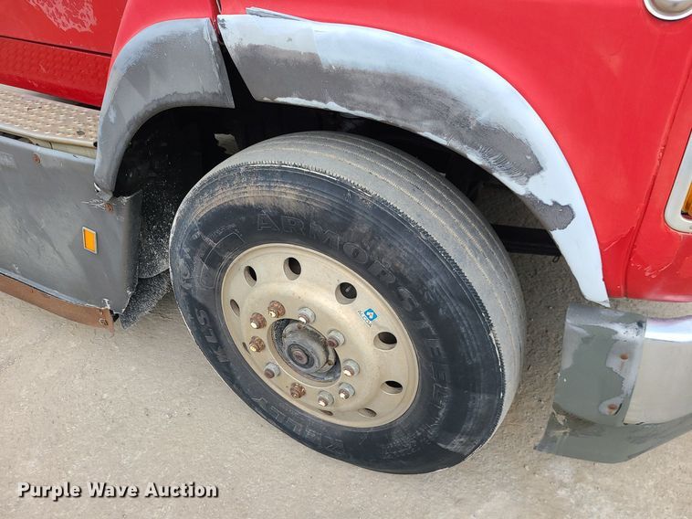 image for item LE9186 1990 Ford L9000  semi truck
