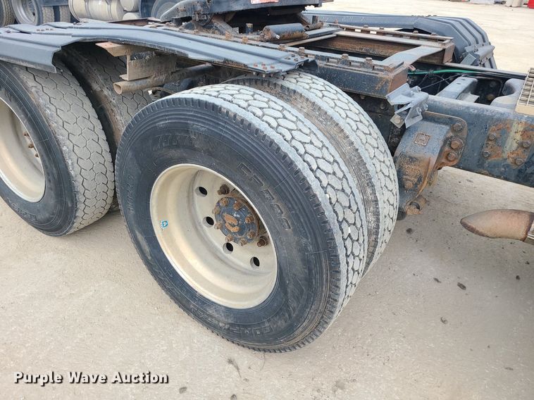 image for item LE9186 1990 Ford L9000  semi truck