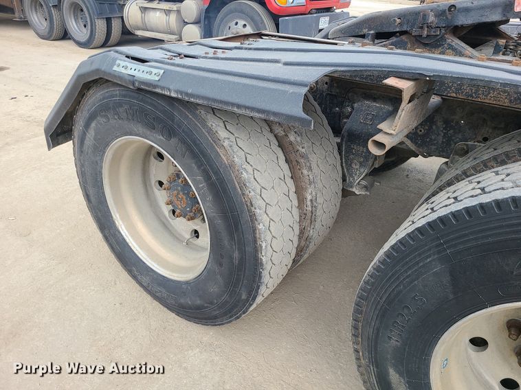 image for item LE9186 1990 Ford L9000  semi truck