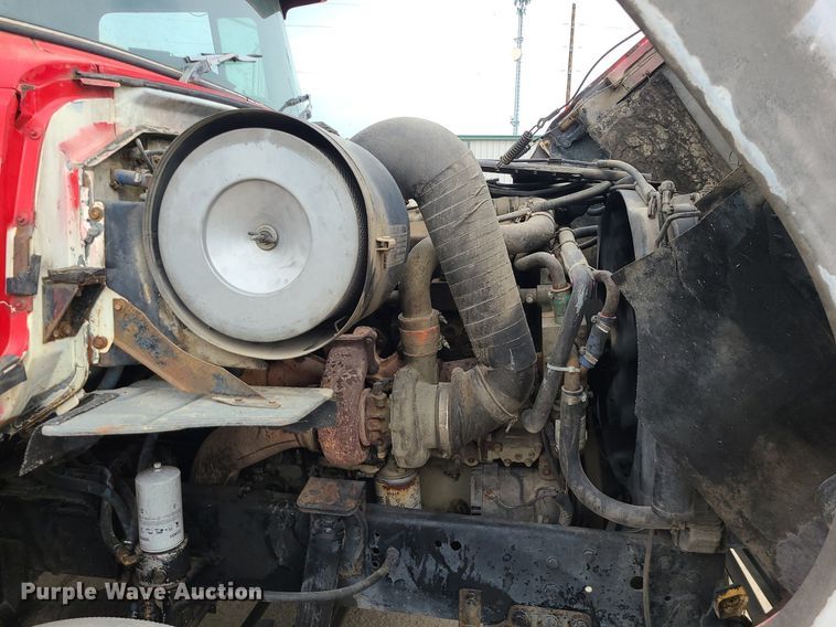 image for item LE9186 1990 Ford L9000  semi truck