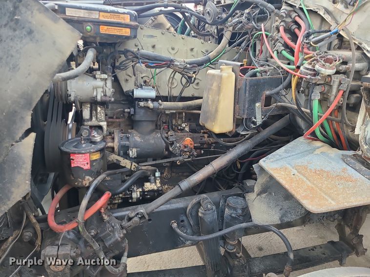 image for item LE9186 1990 Ford L9000  semi truck