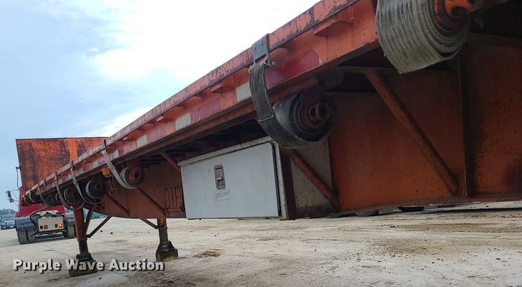 image for item LE9187 1994 Great Dane  flatbed trailer