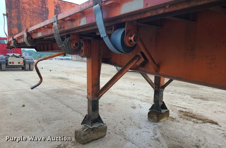 image for item LE9187 1994 Great Dane  flatbed trailer
