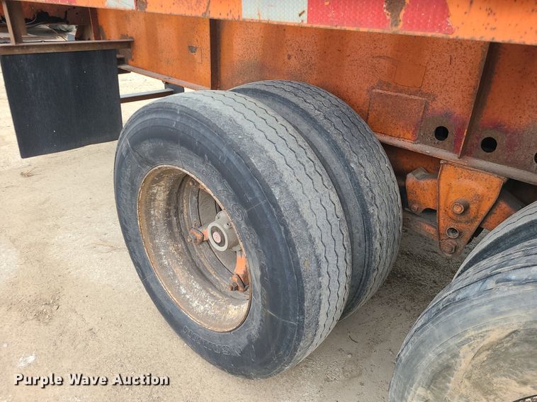 image for item LE9187 1994 Great Dane  flatbed trailer