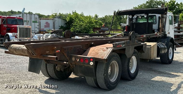 image for item LG9247 2003 Mack MR  roll-off container truck