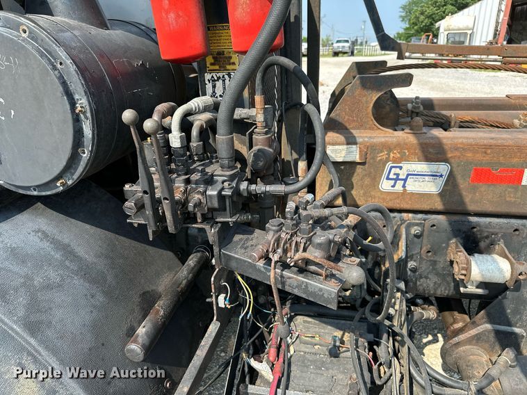 image for item LG9247 2003 Mack MR  roll-off container truck