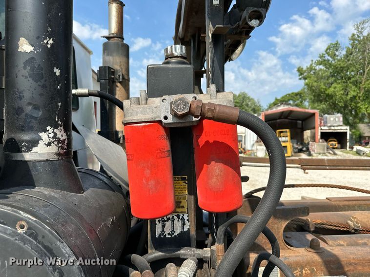 image for item LG9247 2003 Mack MR  roll-off container truck