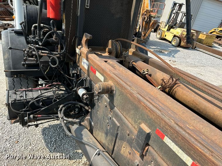 image for item LG9247 2003 Mack MR  roll-off container truck