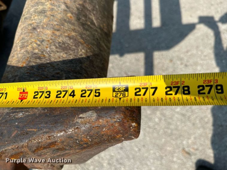 image for item LG9247 2003 Mack MR  roll-off container truck