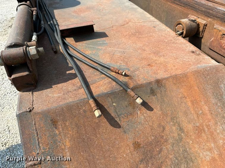 image for item LG9247 2003 Mack MR  roll-off container truck