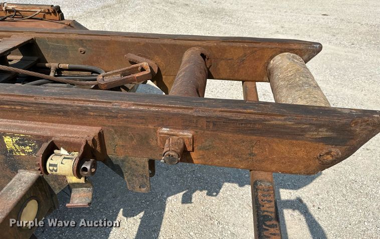 image for item LG9247 2003 Mack MR  roll-off container truck