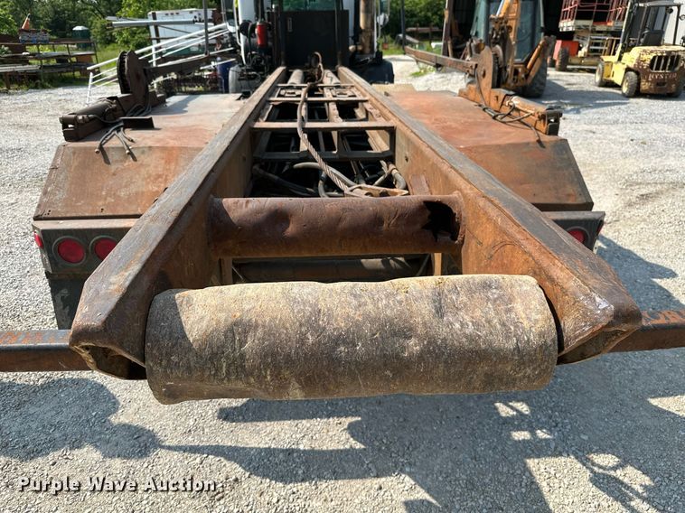 image for item LG9247 2003 Mack MR  roll-off container truck