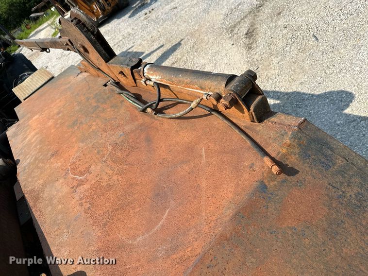 image for item LG9247 2003 Mack MR  roll-off container truck