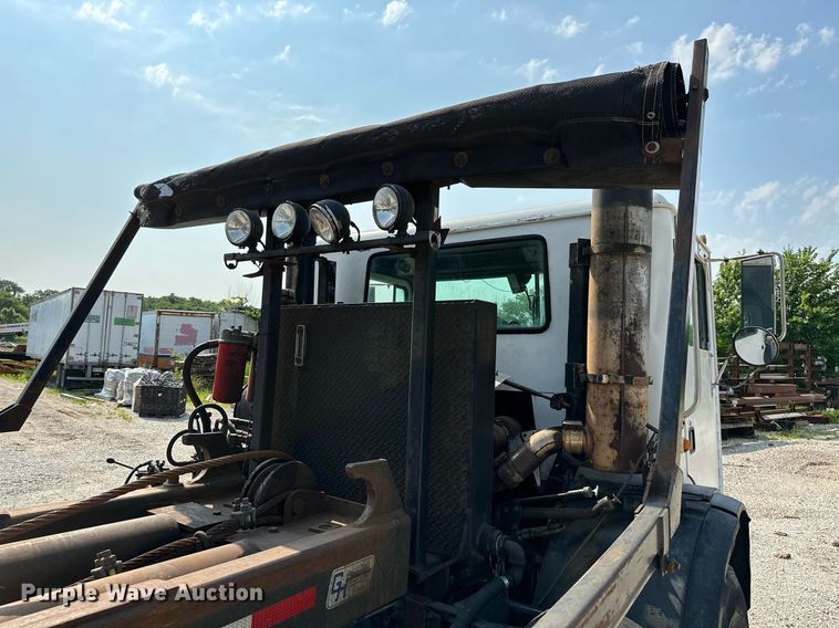 image for item LG9247 2003 Mack MR  roll-off container truck