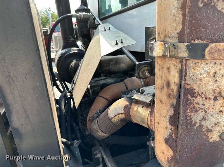 image for item LG9247 2003 Mack MR  roll-off container truck