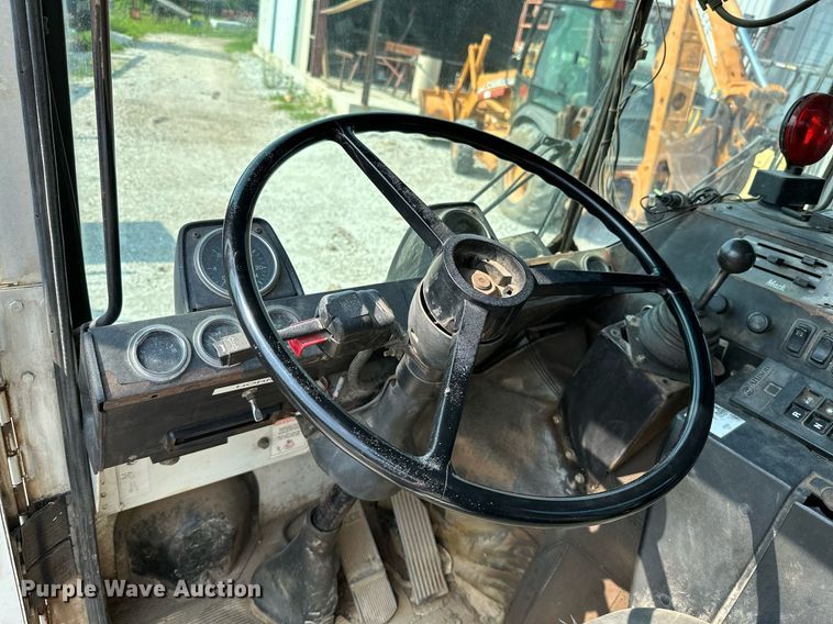 image for item LG9247 2003 Mack MR  roll-off container truck