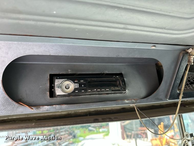 image for item LG9247 2003 Mack MR  roll-off container truck