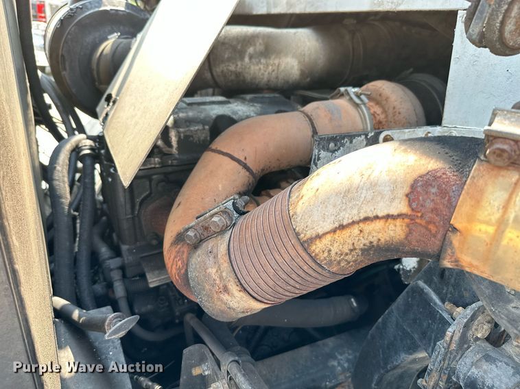 image for item LG9247 2003 Mack MR  roll-off container truck