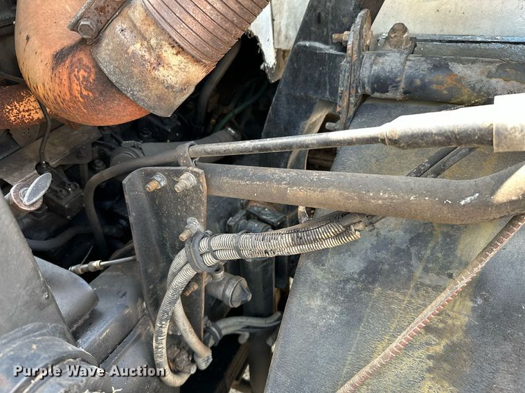 image for item LG9247 2003 Mack MR  roll-off container truck