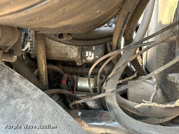 image for item LG9247 2003 Mack MR  roll-off container truck