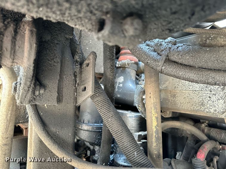 image for item LG9247 2003 Mack MR  roll-off container truck