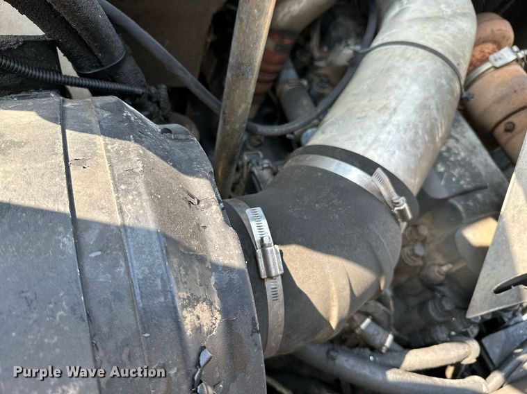 image for item LG9247 2003 Mack MR  roll-off container truck