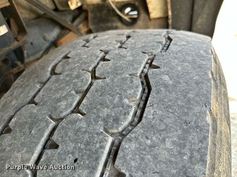 image for item LG9247 2003 Mack MR  roll-off container truck