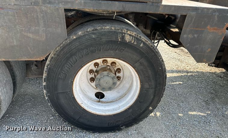 image for item LG9247 2003 Mack MR  roll-off container truck