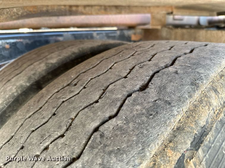 image for item LG9247 2003 Mack MR  roll-off container truck