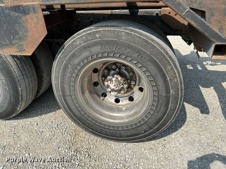 image for item LG9247 2003 Mack MR  roll-off container truck