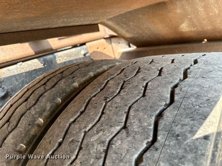 image for item LG9247 2003 Mack MR  roll-off container truck