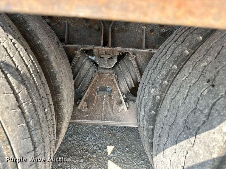 image for item LG9247 2003 Mack MR  roll-off container truck